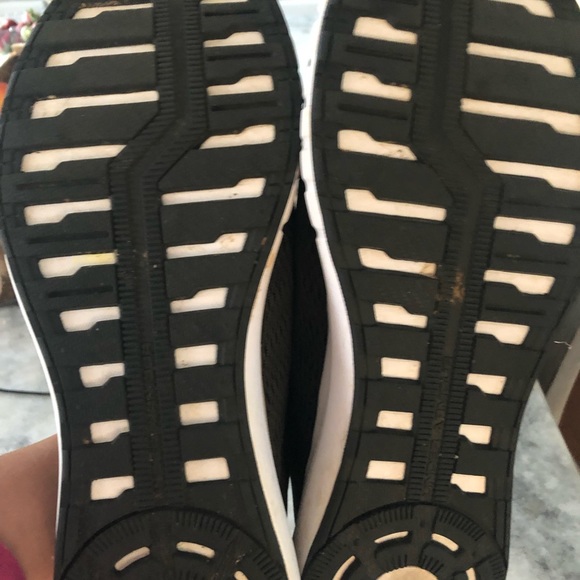 Men’s Under Armour running shoes - Picture 3 of 3